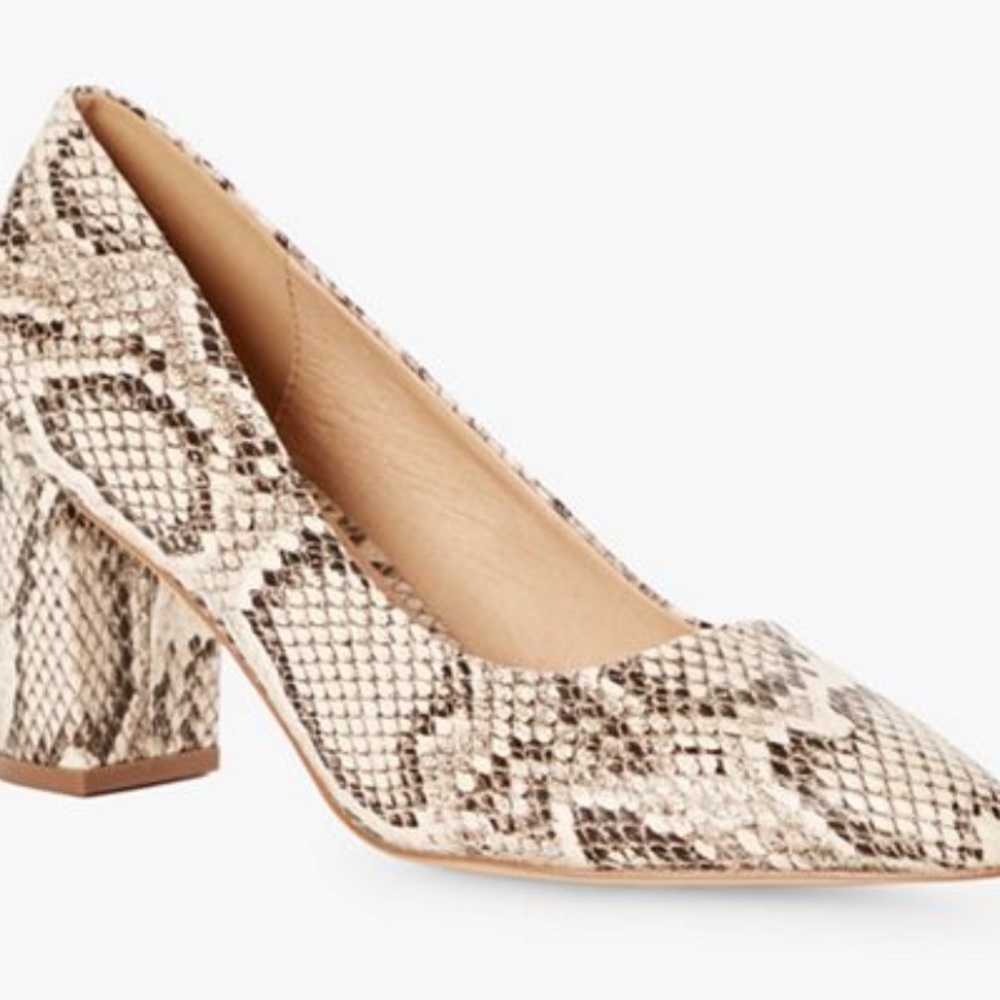 Women’s Size 12  Tan Snakeskin Pump.
